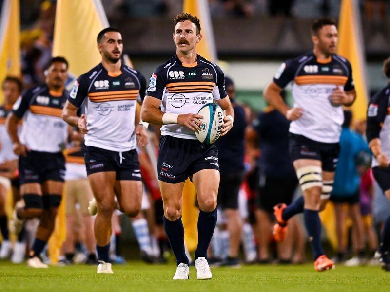 Halfback Nic White (centre) could be one of two Brumbies stars to leave Canberra at season's end. (Lukas Coch/AAP PHOTOS)