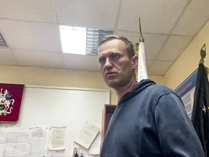 A judge has ruled that Kremlin critic Alexei Navalny should be held in custody for 30 days.