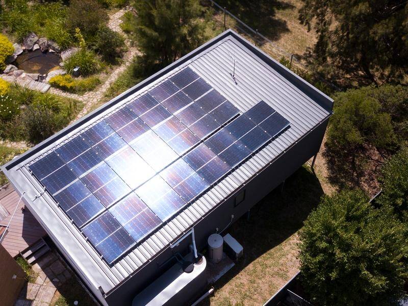Households continue to install solar systems, but there's calls to encourage more to add a battery. (Lukas Coch/AAP PHOTOS)
