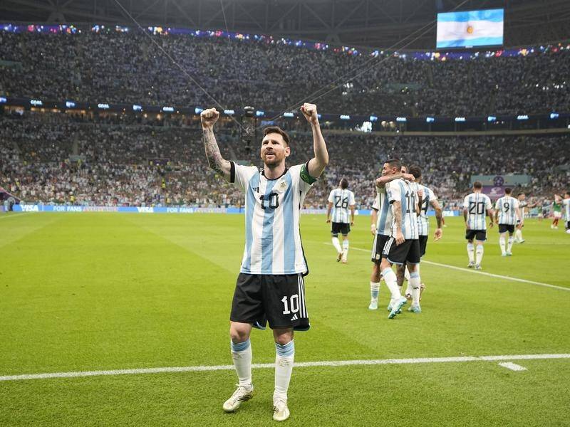 Maradona warns Messi - Eurosport