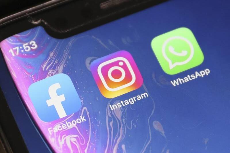 People around the world have reported glitches with Facebook, Instagram and WhatsApp apps.