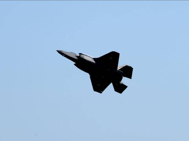 The RAAF flagged more sonic booms from supersonic F-35A Lightning II aircraft at NT's Tindal base. (Kelly Barnes/AAP PHOTOS)