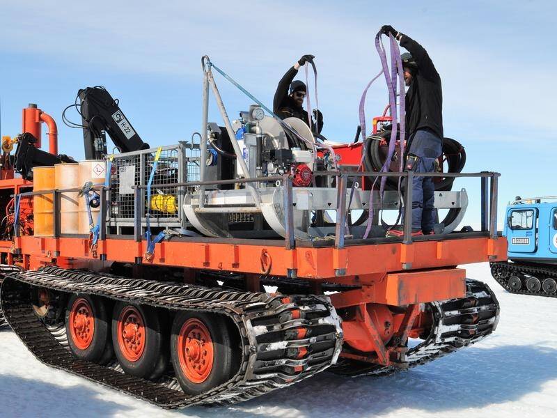 The Australian Antarctic Program is searching for extra mechanics and communications technicians.