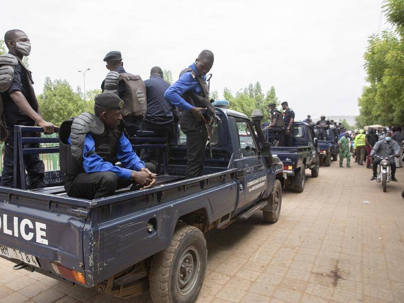 A convoy carrying Mali's junta leader Colonel Assimi Goita sped away after an attack on a base. (EPA PHOTO)