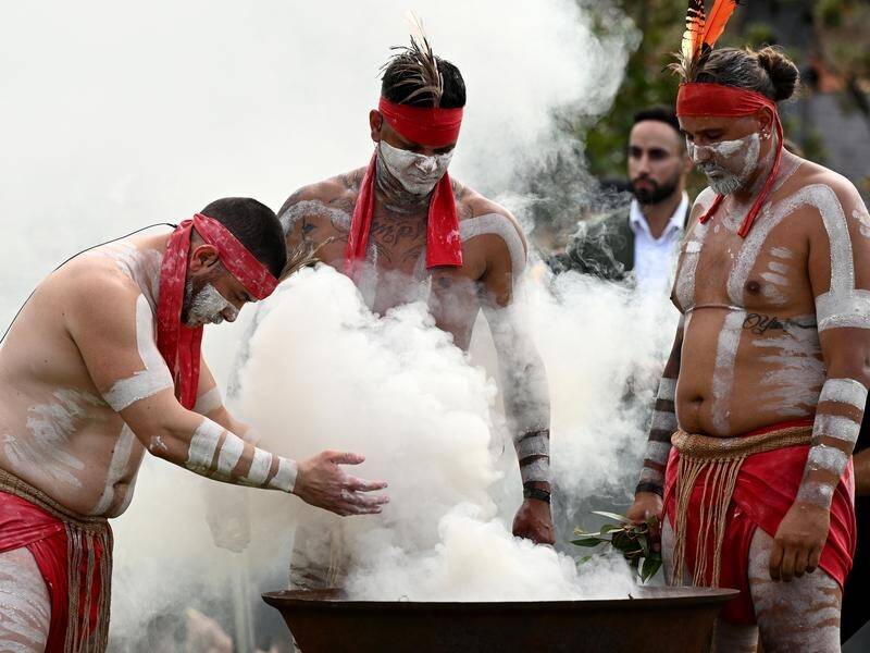 Eora culture was marked by the long-running WugulOra ceremony at Barangaroo. (Dan Himbrechts/AAP PHOTOS)