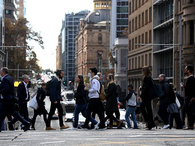 Ninety per cent of Aussies received seven per cent of economic benefits from 2009, a report says. (Bianca De Marchi/AAP PHOTOS)