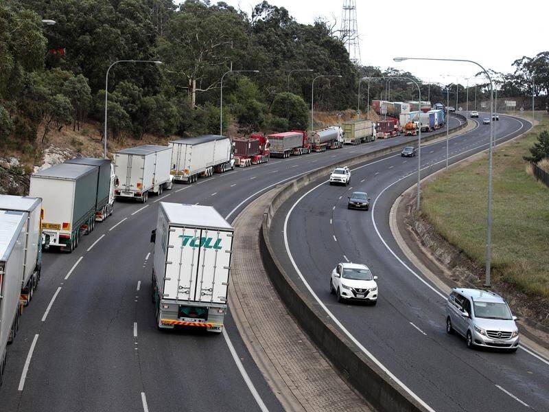 The SA government is investigating safety improvements for Adelaide's busy South Eastern Freeway. (Kelly Barnes/AAP PHOTOS)