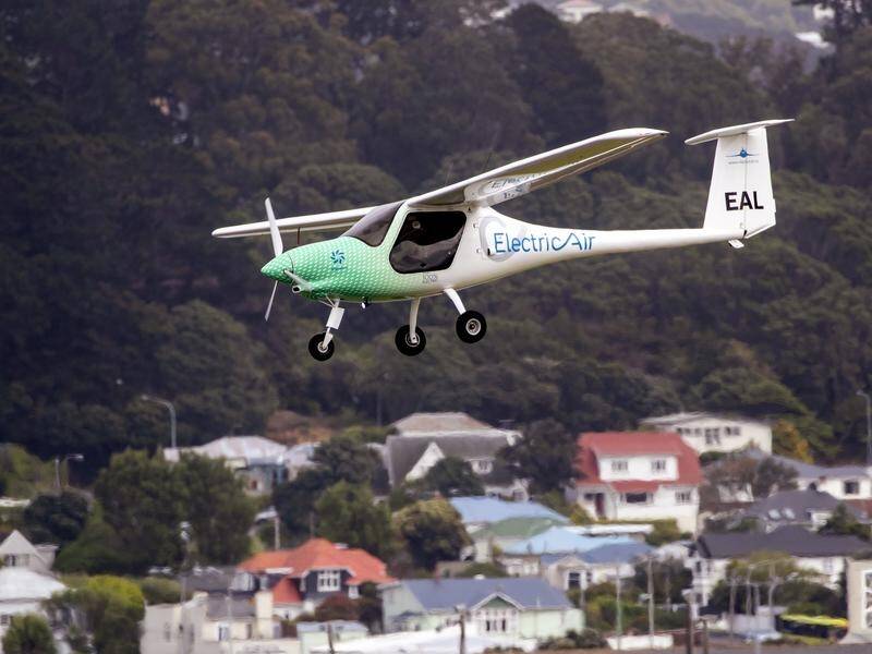 An electric-powered flight across the Cook Strait aimed to draw attention to greener air travel.