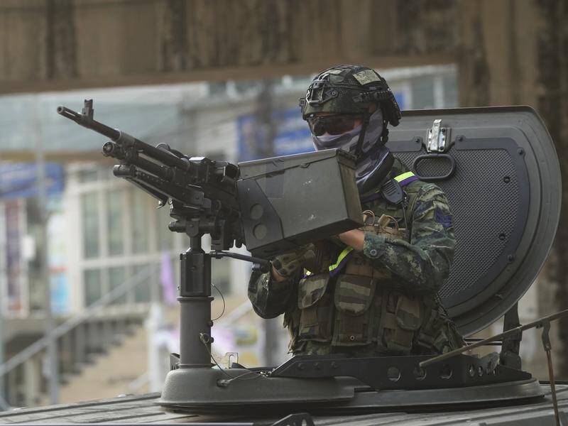 Thai soldiers are patrolling the area next to the border with Myanmar after rebels advanced. (AP PHOTO)