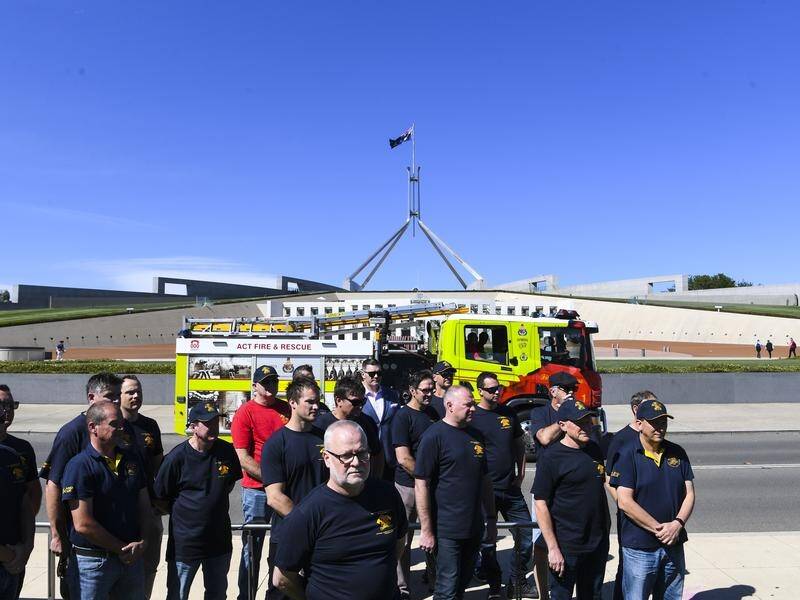 Firefighters have called on the federal government to adopt a national approach to climate change.