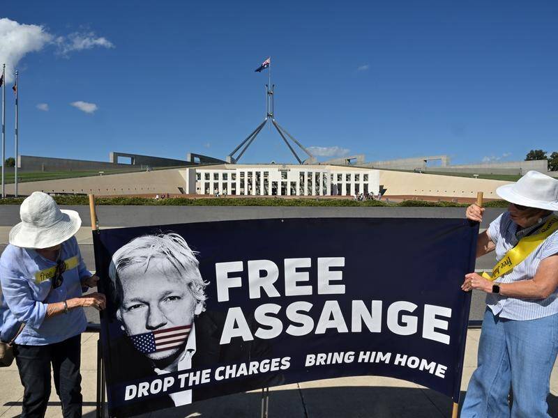 The campaign to free Julian Assange, who faces being extradited to the US, continues. (Mick Tsikas/AAP PHOTOS)