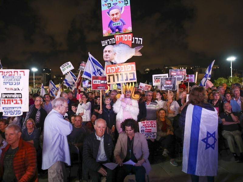 Thousands of Israelis have gathered in Tel Aviv to demand Prime Minister Benjamin Netanyahu resign.
