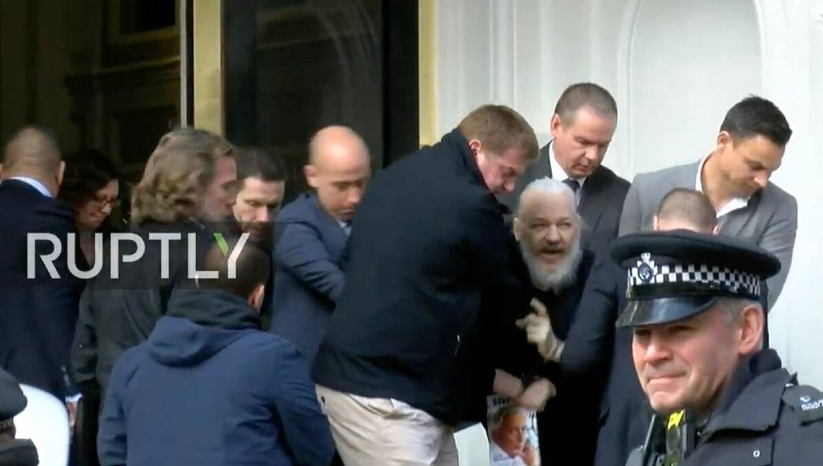 Julian Assange is removed from the Ecuadorian embassy by British police the withdrawal of his asylum status. Photo: Ruptly