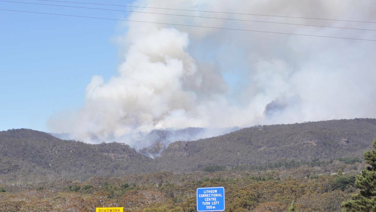 A bushfire, which started at the Marrangaroo Army Range has been pushed by westerly winds to the State Mine Gully Area. Photo: Western Advocate.