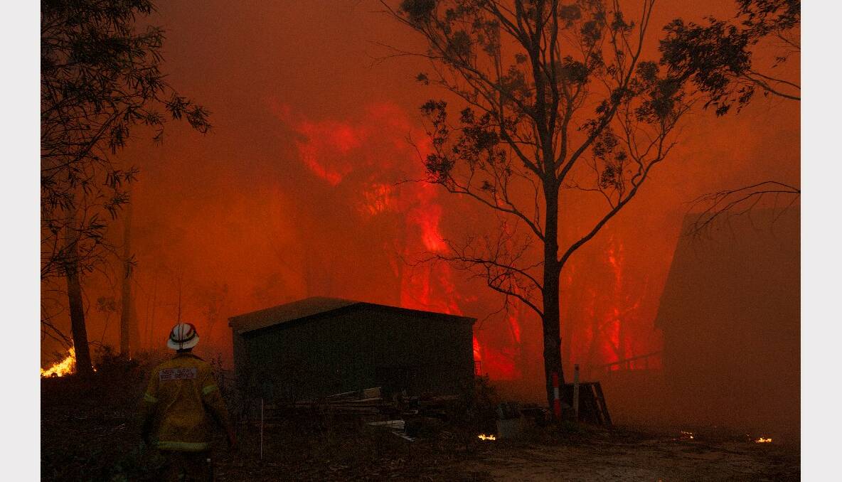 NSW RFS Crews struggle to save a home near Dargan on the Bells Line of Road.  Photo: Wolter Peeters, The Sydney Morning Herald