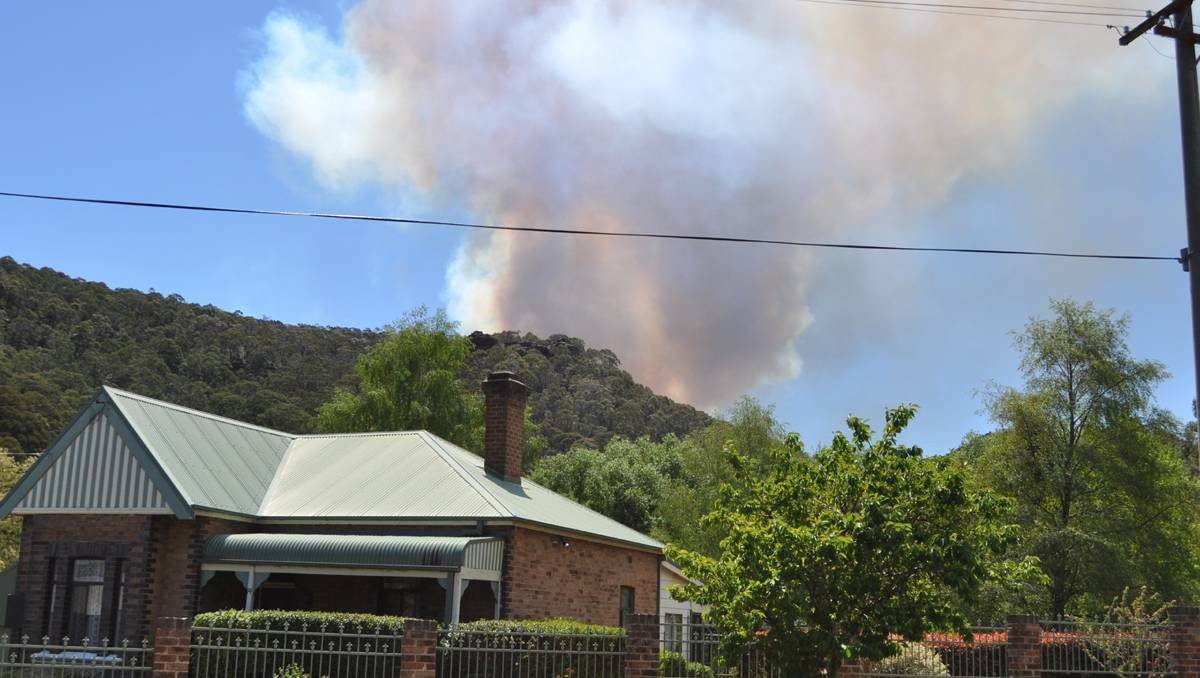A bushfire, which started at the Marrangaroo Army Range has been pushed by westerly winds to the State Mine Gully Area. Photo: Western Advocate.