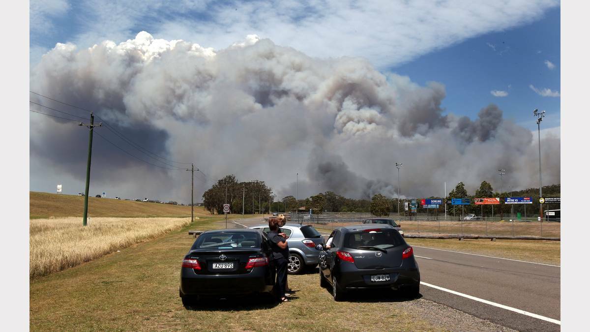 A scene at Ricardson Road Raymond Terrace on Friday. Photo by Phil Hearne, Newcastle Herald. 