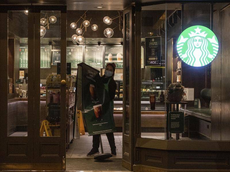 Starbucks has reversed its policy of requiring all its employees in the US to be vaccinated.