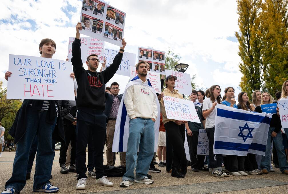 Pro-Israel demonstration at the ANU. Picture by Elesa Kurtz